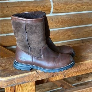 Heavy duty brown leather Ugg winter boots size 9